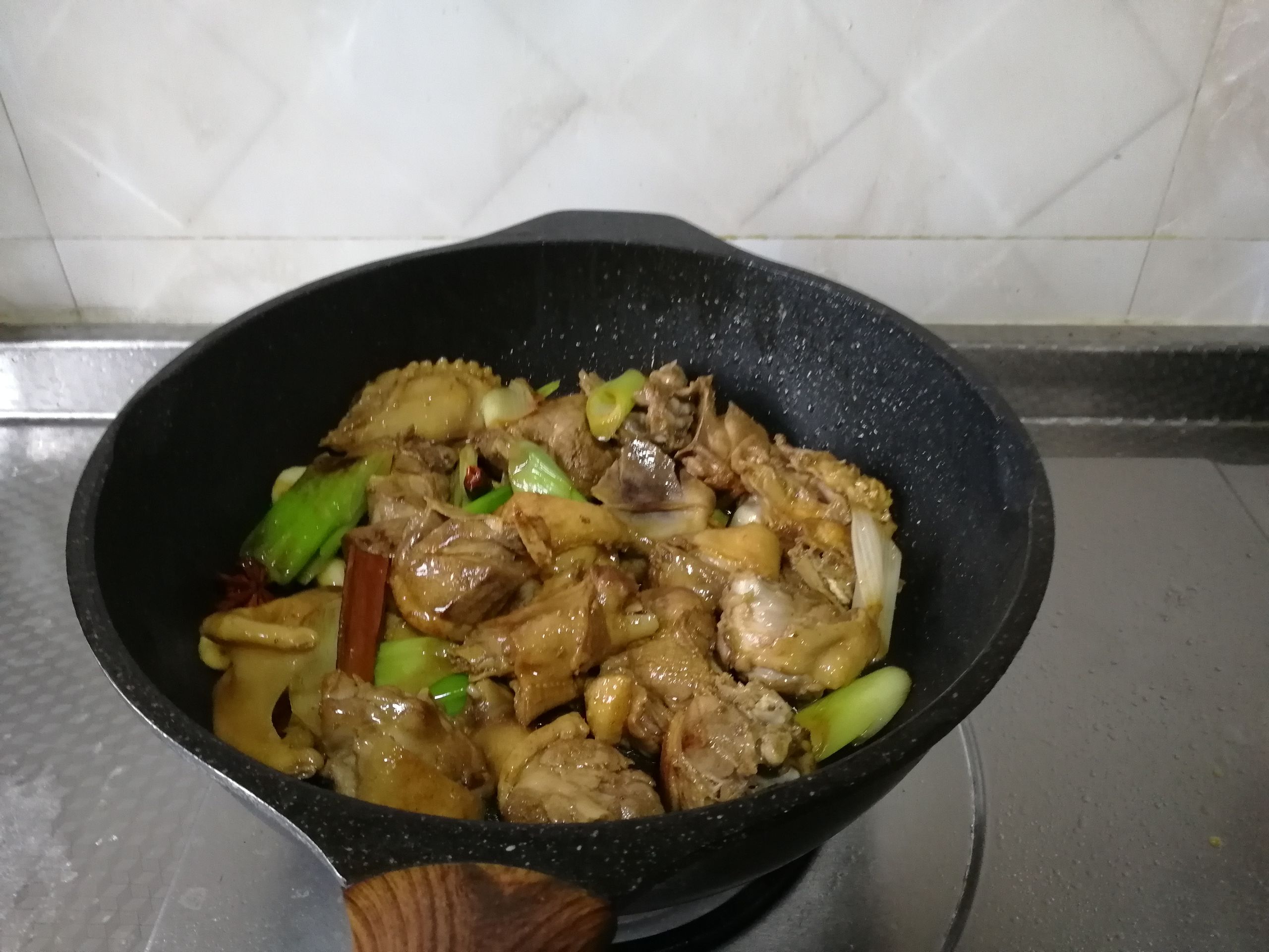 紅燒鵝肉的做法-咸鮮味煮菜譜-易網健康養生網 紅燒鵝肉的做法-咸鮮味煮菜譜