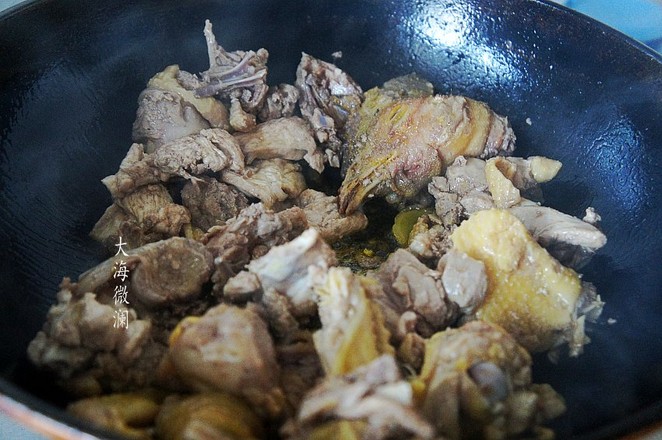 小雞燉蘑菇的做法-家常味燉菜譜-易網健康養生網 小雞燉蘑菇的做法-家常味燉菜譜