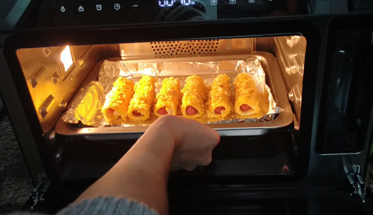 網紅香腸卷蒸烤箱版的做法-咸鮮味烤菜譜-易網健康養生網 網紅香腸卷蒸烤箱版的做法-咸鮮味烤菜譜