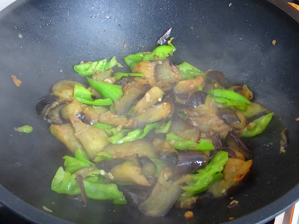 辣椒炒茄子的做法-咸鮮味炒菜譜-易網健康養生網 辣椒炒茄子的做法-咸鮮味炒菜譜