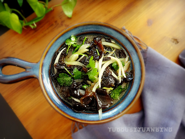 撈汁木耳的做法-咸鮮味拌菜譜-易網健康養生網 撈汁木耳的做法-咸鮮味拌菜譜
