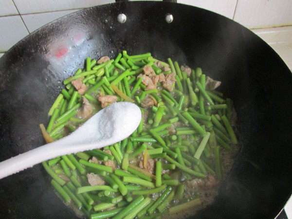 炒蒜苔的做法-咸鮮味炒菜譜-易網健康養生網 炒蒜苔的做法-咸鮮味炒菜譜