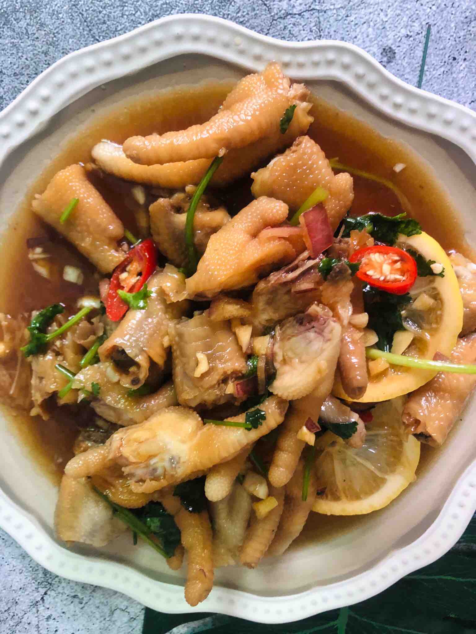 泰式檸檬鳳爪的做法-酸辣味泡菜譜-易網健康養生網 泰式檸檬鳳爪的做法-酸辣味泡菜譜