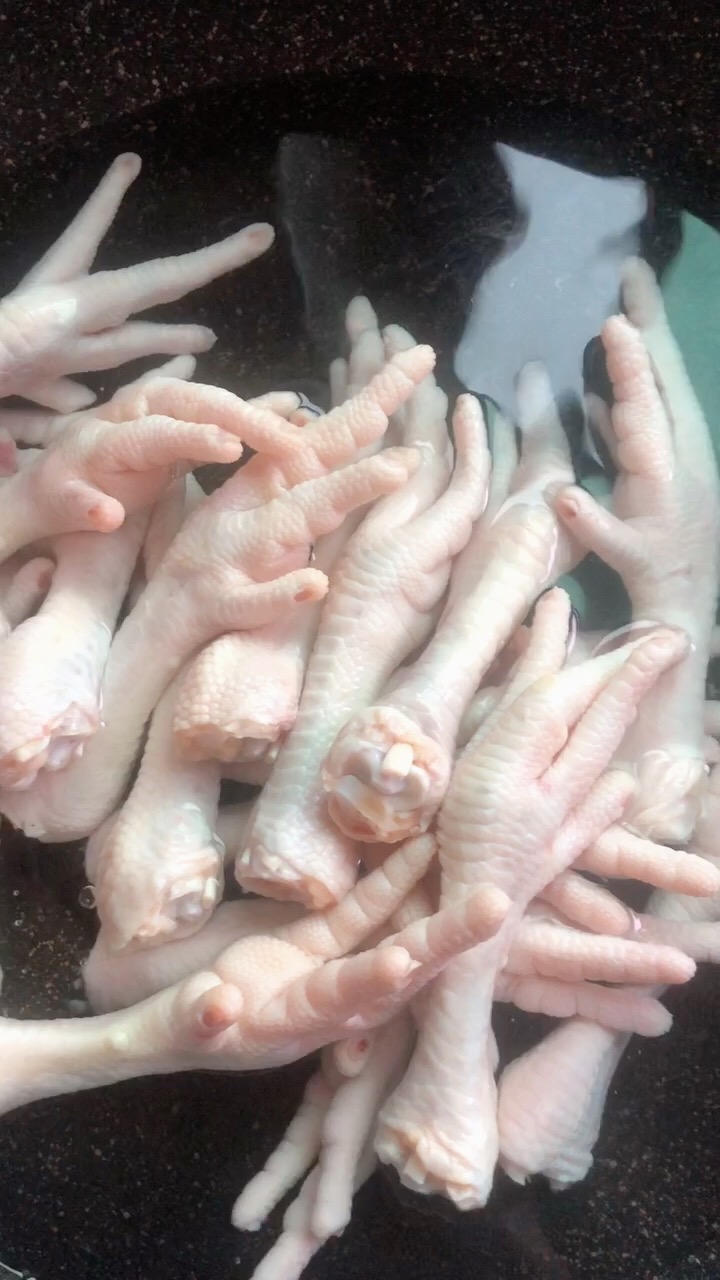 泰式檸檬鳳爪的做法-酸辣味泡菜譜-易網<a href=http://www.jsjjzhkt.cn/ target=_blank class=infotextkey>健康養生</a>網 泰式檸檬鳳爪的做法-酸辣味泡菜譜