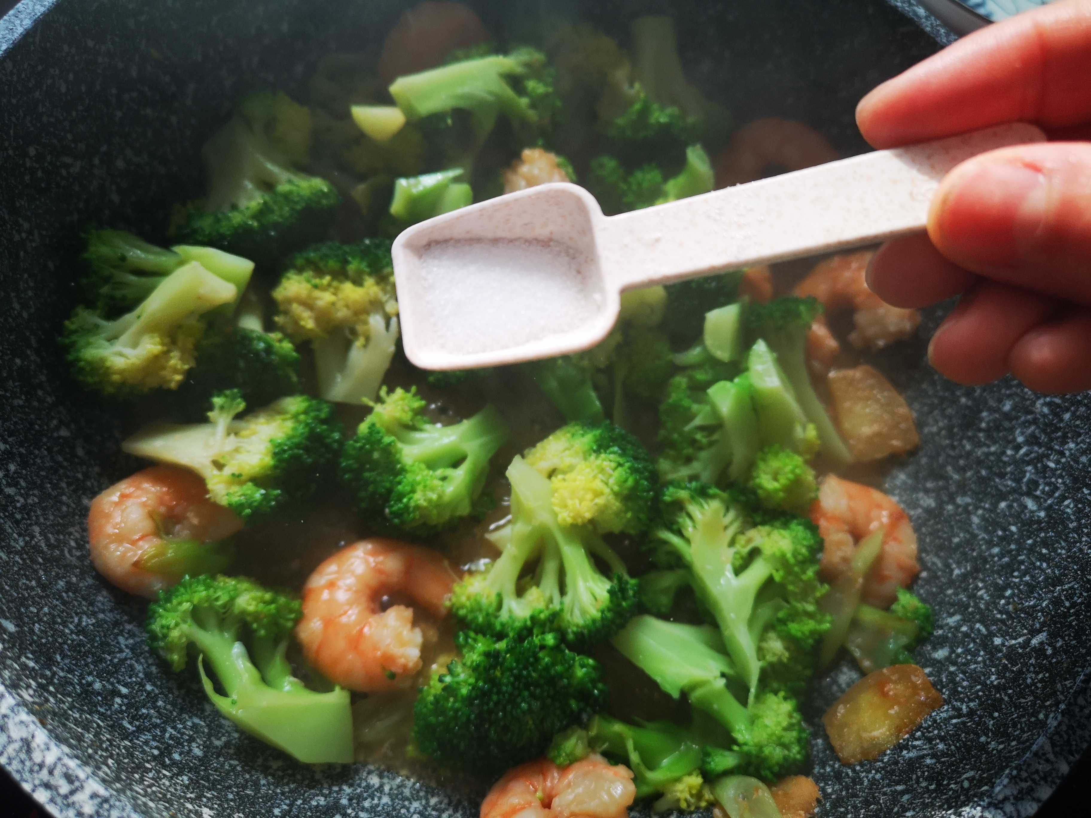 美味不發胖,蝦仁西藍花的做法-咸鮮味炒菜譜-易網健康養生網 美味不發胖,蝦仁西藍花的做法-咸鮮味炒菜譜