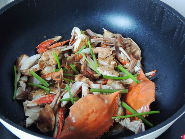 蔥姜炒梭子蟹的做法-家常味炒菜譜-易網(wǎng)健康養(yǎng)生網(wǎng) 蔥姜炒梭子蟹的做法-家常味炒菜譜