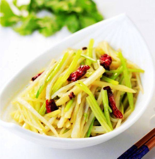 毛芹菜炒土豆的做法-家常味炒菜譜-易網健康養生網 毛芹菜炒土豆的做法-家常味炒菜譜