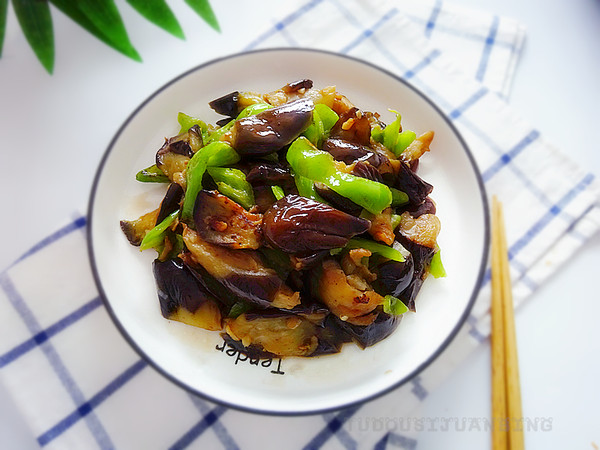 辣椒炒茄子的做法-咸鮮味炒菜譜-易網健康養生網 辣椒炒茄子的做法-咸鮮味炒菜譜