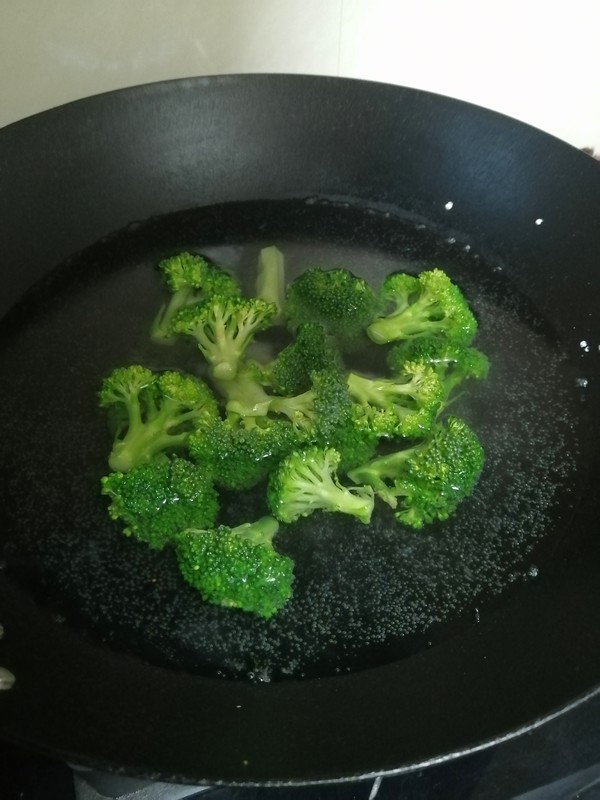 鴨胗西蘭花的做法-家常味煮菜譜