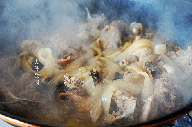 小雞燉蘑菇的做法-家常味燉菜譜-易網健康養生網 小雞燉蘑菇的做法-家常味燉菜譜