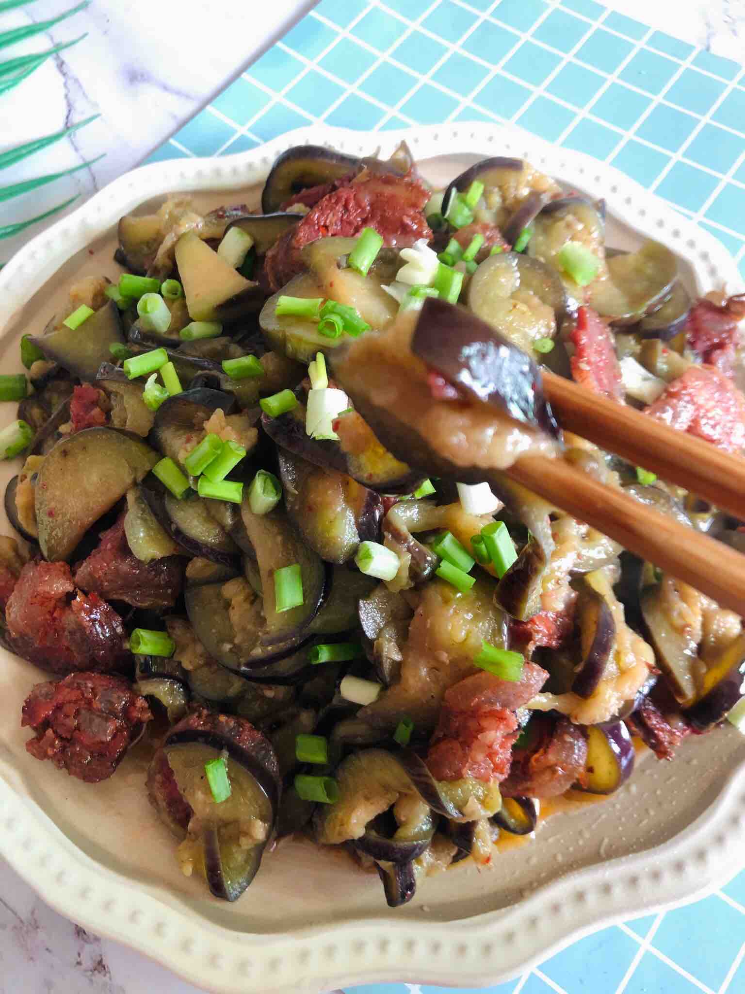 臘味茄片的做法-家常味炒菜譜