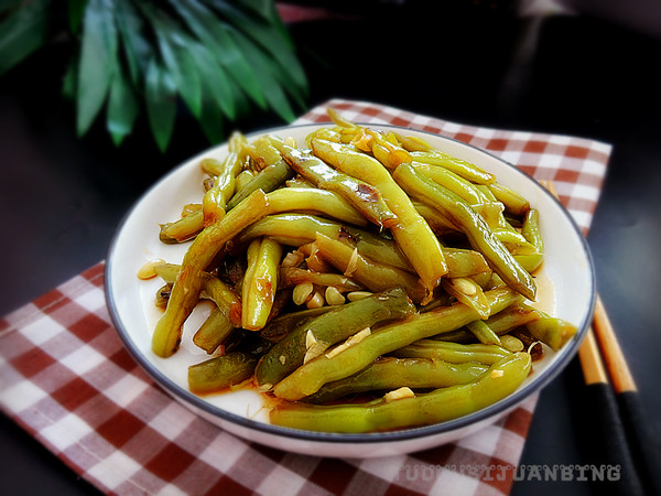 蒜香豆角的做法-蒜香味炒菜譜-易網健康養生網 蒜香豆角的做法-蒜香味炒菜譜