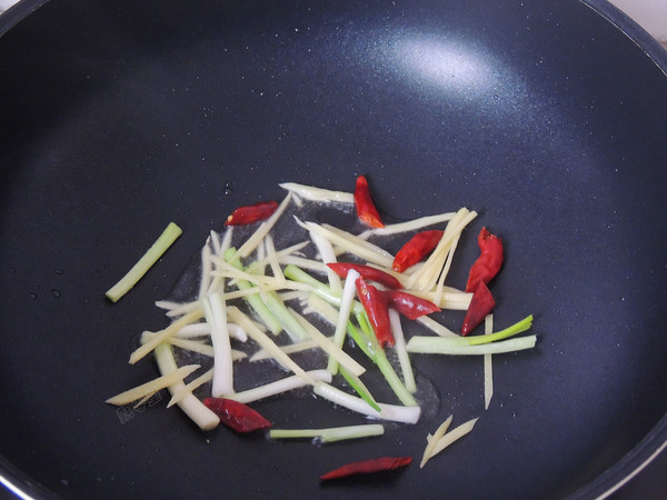 蔥姜炒梭子蟹的做法-家常味炒菜譜-易網(wǎng)健康養(yǎng)生網(wǎng) 蔥姜炒梭子蟹的做法-家常味炒菜譜