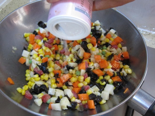 臘腸炒什錦的做法-甜味炒菜譜-易網(wǎng)健康養(yǎng)生網(wǎng) 臘腸炒什錦的做法-甜味炒菜譜