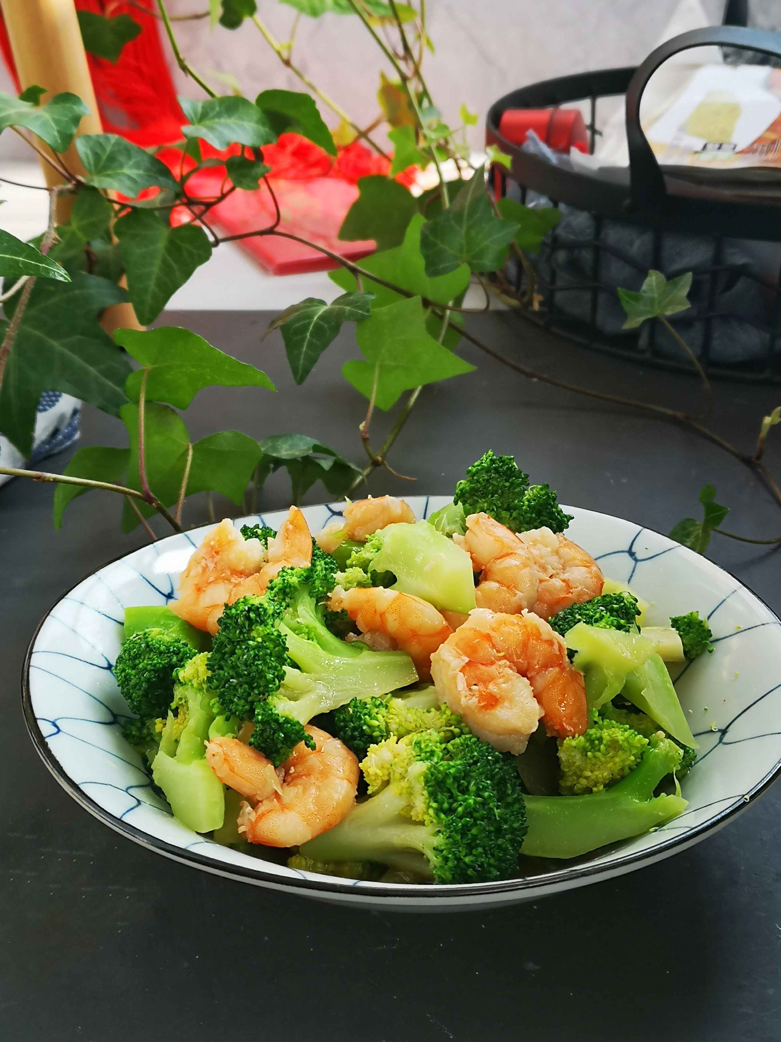 美味不發胖,蝦仁西藍花的做法-咸鮮味炒菜譜-易網健康養生網 美味不發胖,蝦仁西藍花的做法-咸鮮味炒菜譜