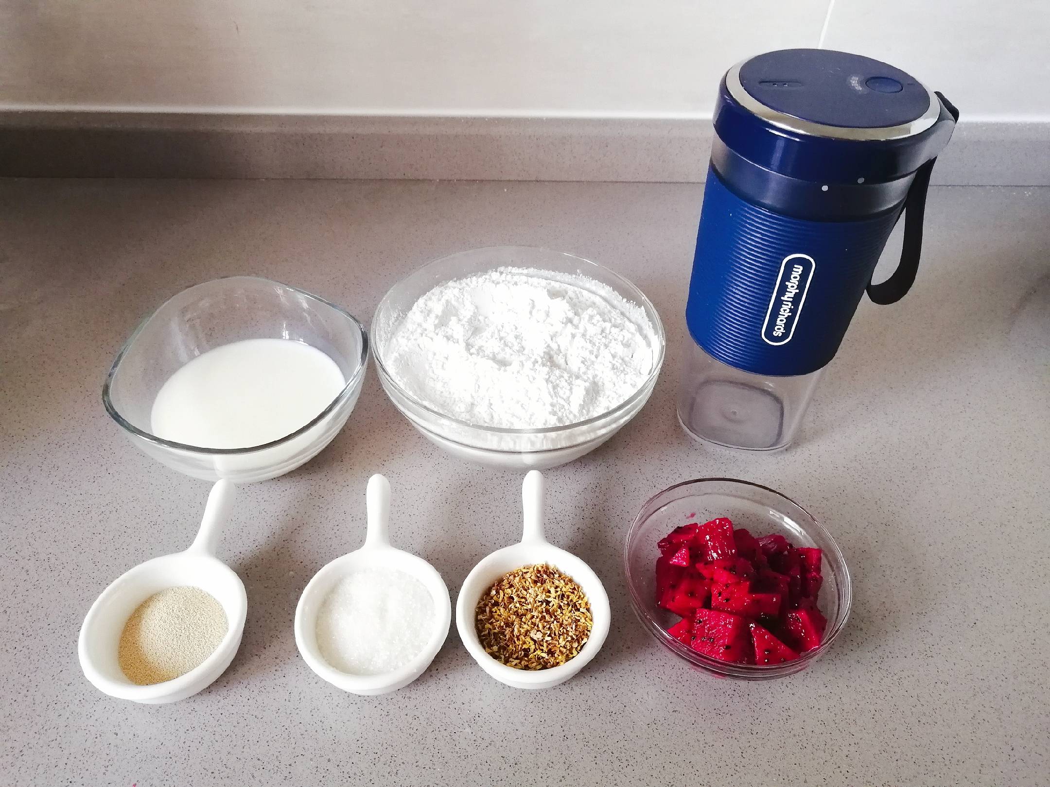 不揉面不醒面,香甜松軟的火龍果蒸糕的做法-甜味蒸菜譜-易網<a href=http://www.jsjjzhkt.cn/ target=_blank class=infotextkey>健康養生</a>網 不揉面不醒面,香甜松軟的火龍果蒸糕的做法-甜味蒸菜譜