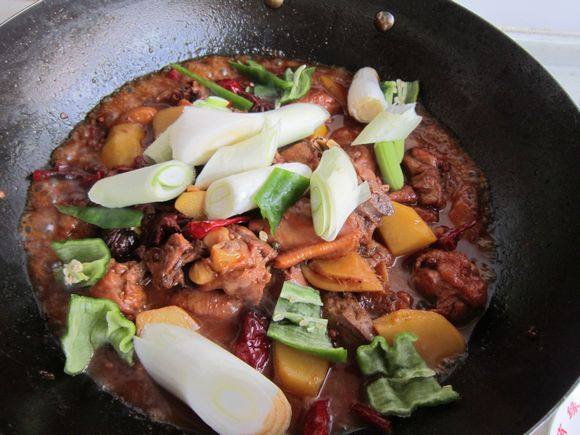 馕包大盤雞的做法-家常味燒菜譜-易網健康養生網 馕包大盤雞的做法-家常味燒菜譜