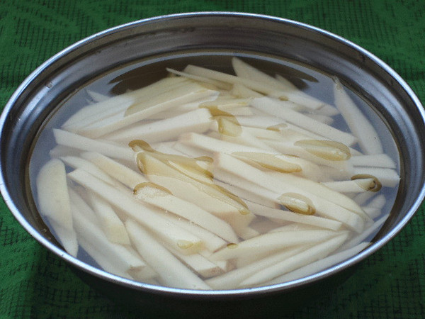 番茄炒雙豆的做法-家常味炒菜譜-易網(wǎng)<a href=http://www.jsjjzhkt.cn/ target=_blank class=infotextkey>健康養(yǎng)生</a>網(wǎng) 番茄炒雙豆的做法-家常味炒菜譜