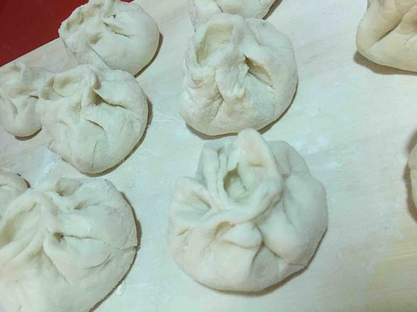 蒸芹菜肉大包子的做法-家常味蒸菜譜-易網健康養生網 蒸芹菜肉大包子的做法-家常味蒸菜譜