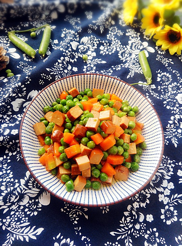 時(shí)蔬燴雞蛋干的做法-家常味炒菜譜-易網(wǎng)健康養(yǎng)生網(wǎng) 時(shí)蔬燴雞蛋干的做法-家常味炒菜譜