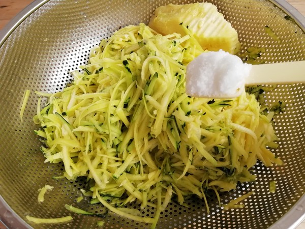 金針南瓜豬肉餡餃子的做法-家常味煮菜譜