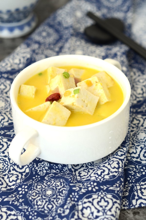 咸蛋黃豆腐的做法-咸鮮味燒菜譜-易網健康養生網 咸蛋黃豆腐的做法-咸鮮味燒菜譜