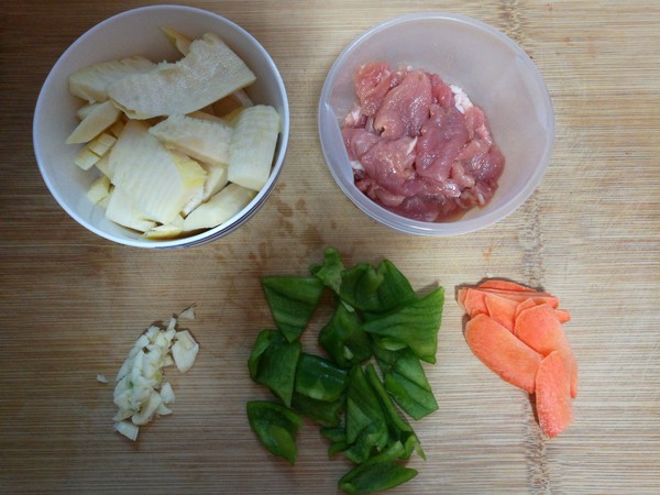 冬筍炒肉的做法-家常味炒菜譜-易網<a href=http://www.jsjjzhkt.cn/ target=_blank class=infotextkey>健康養生</a>網 冬筍炒肉的做法-家常味炒菜譜