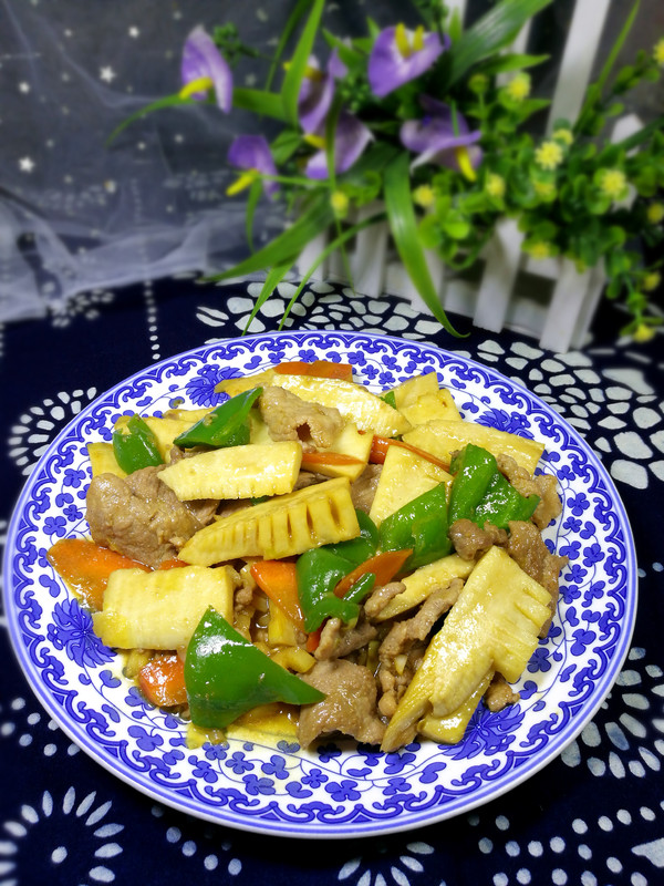 冬筍炒肉的做法-家常味炒菜譜-易網健康養生網 冬筍炒肉的做法-家常味炒菜譜