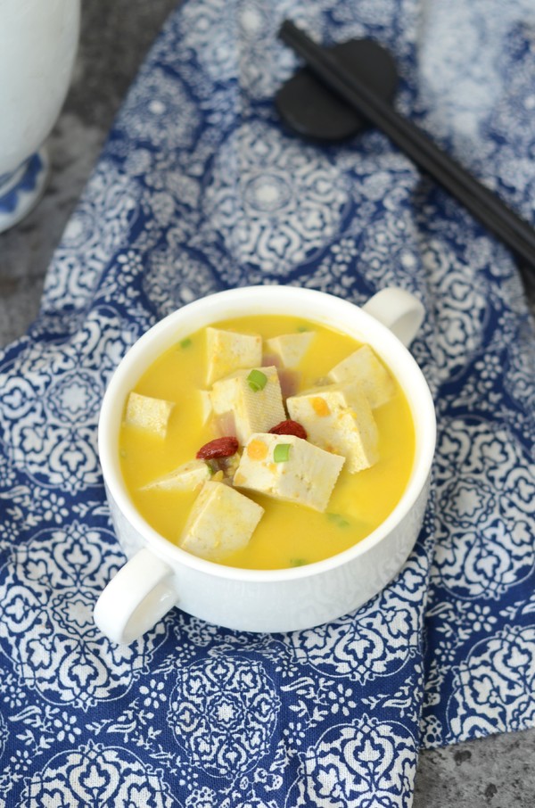 咸蛋黃豆腐的做法-咸鮮味燒菜譜-易網健康養生網 咸蛋黃豆腐的做法-咸鮮味燒菜譜