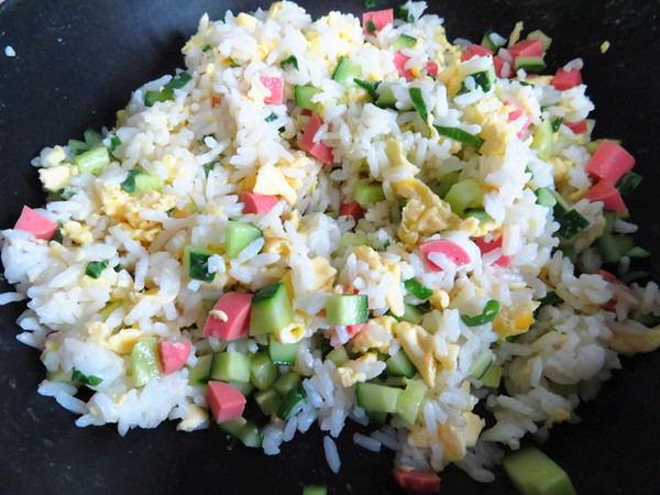蛋炒飯的做法-家常味炒菜譜