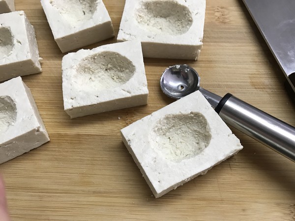 豆腐釀肉煲的做法-咸鮮味燉菜譜-易網健康養生網 豆腐釀肉煲的做法-咸鮮味燉菜譜