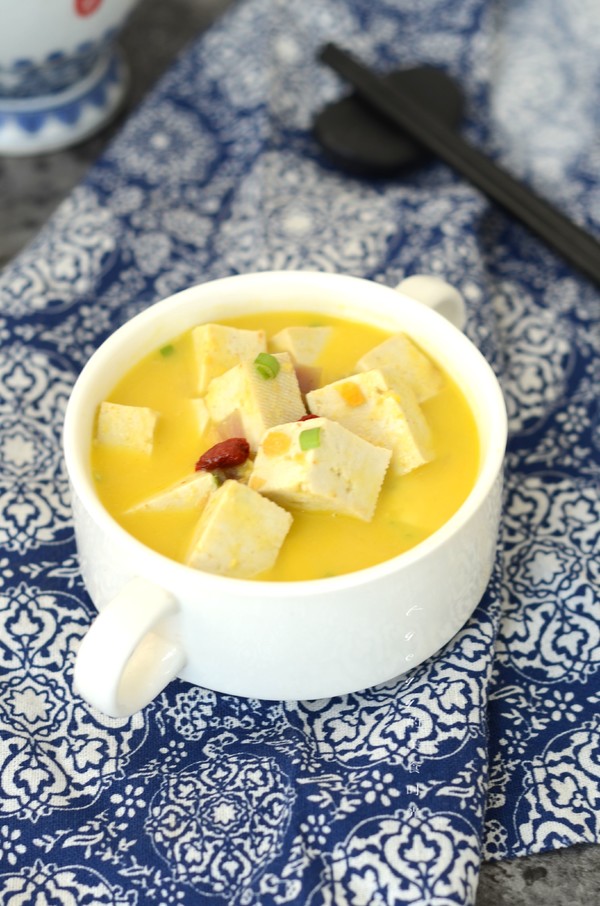 咸蛋黃豆腐的做法-咸鮮味燒菜譜-易網健康養生網 咸蛋黃豆腐的做法-咸鮮味燒菜譜