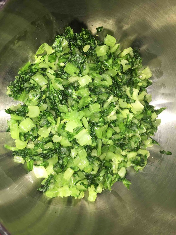 蒸芹菜肉大包子的做法-家常味蒸菜譜-易網<a href=http://www.jsjjzhkt.cn/ target=_blank class=infotextkey>健康養生</a>網 蒸芹菜肉大包子的做法-家常味蒸菜譜