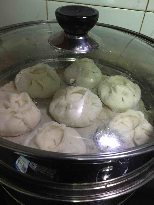 蒸芹菜肉大包子的做法-家常味蒸菜譜-易網健康養生網 蒸芹菜肉大包子的做法-家常味蒸菜譜