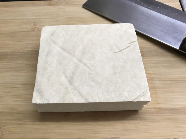 豆腐釀肉煲的做法-咸鮮味燉菜譜-易網<a href=http://www.jsjjzhkt.cn/ target=_blank class=infotextkey>健康養生</a>網 豆腐釀肉煲的做法-咸鮮味燉菜譜