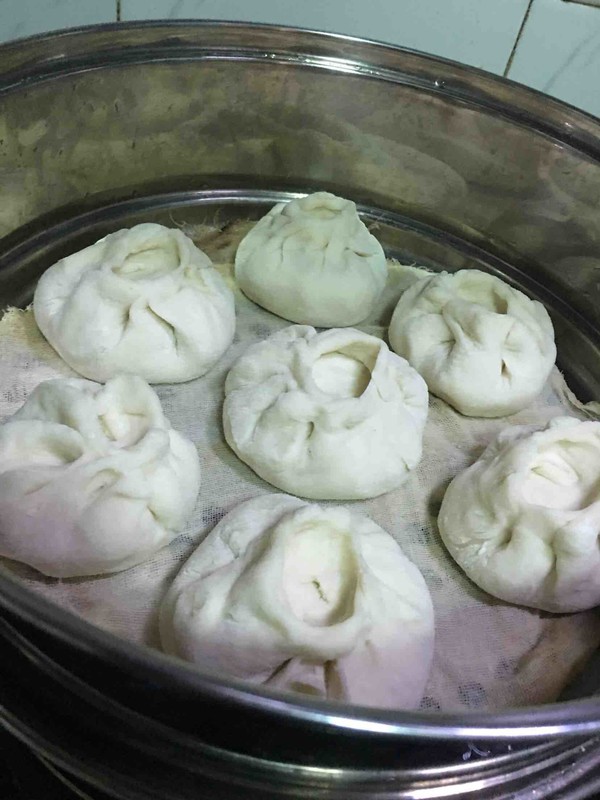 蒸芹菜肉大包子的做法-家常味蒸菜譜-易網健康養生網 蒸芹菜肉大包子的做法-家常味蒸菜譜