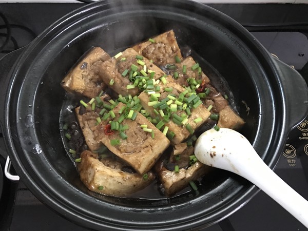 豆腐釀肉煲的做法-咸鮮味燉菜譜-易網健康養生網 豆腐釀肉煲的做法-咸鮮味燉菜譜