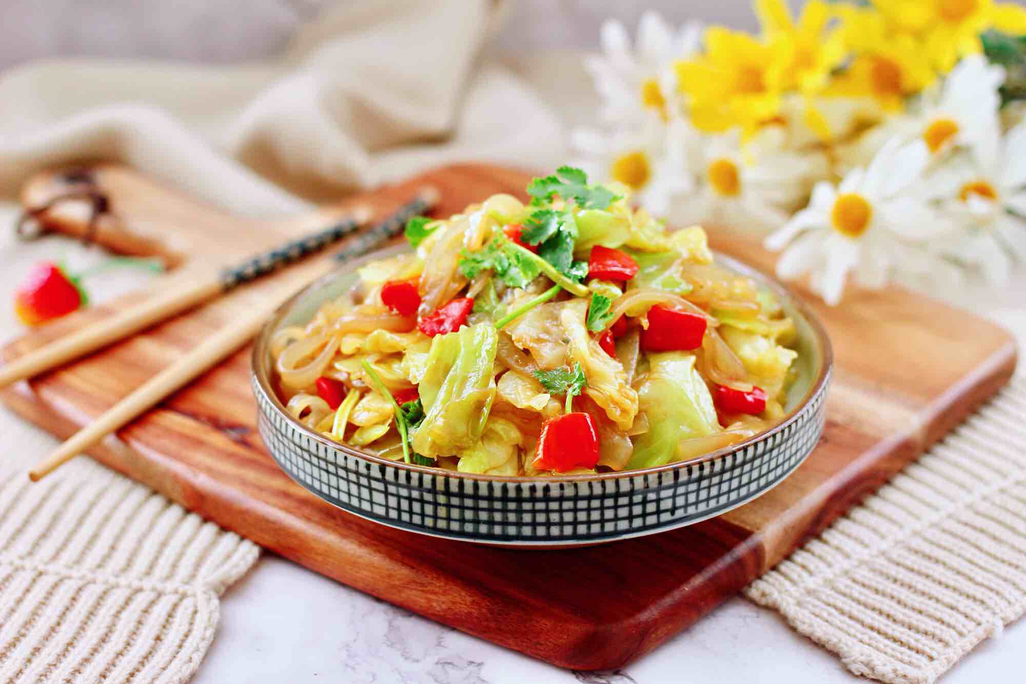 蒜香手撕包菜粉條的做法-家常味炒菜譜-易網(wǎng)健康養(yǎng)生網(wǎng) 蒜香手撕包菜粉條的做法-家常味炒菜譜