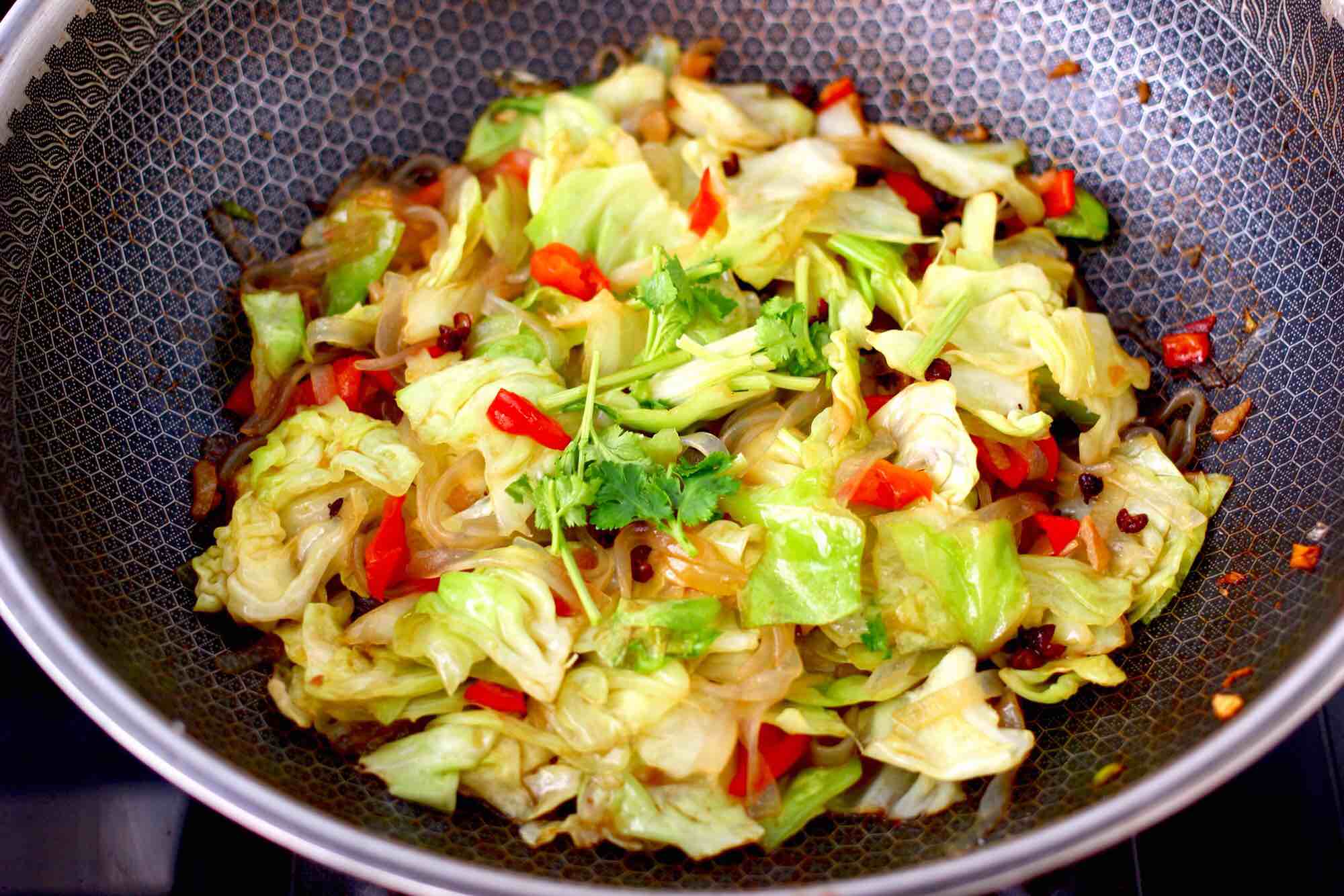 蒜香手撕包菜粉條的做法-家常味炒菜譜-易網(wǎng)健康養(yǎng)生網(wǎng) 蒜香手撕包菜粉條的做法-家常味炒菜譜