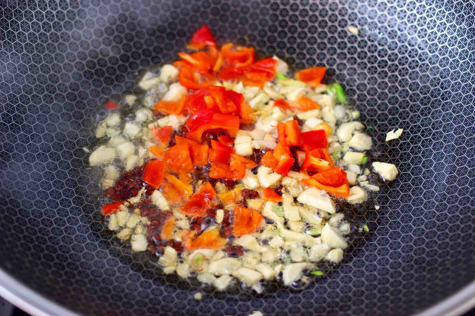 蒜香手撕包菜粉條的做法-家常味炒菜譜-易網(wǎng)健康養(yǎng)生網(wǎng) 蒜香手撕包菜粉條的做法-家常味炒菜譜