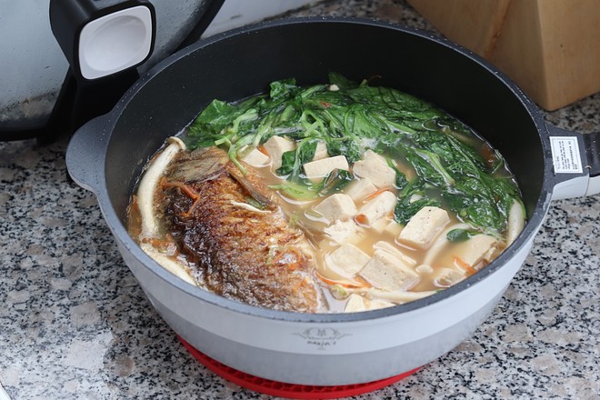 鯽魚(yú)豆腐湯的做法-咸鮮味煮菜譜-易網(wǎng)健康養(yǎng)生網(wǎng) 鯽魚(yú)豆腐湯的做法-咸鮮味煮菜譜