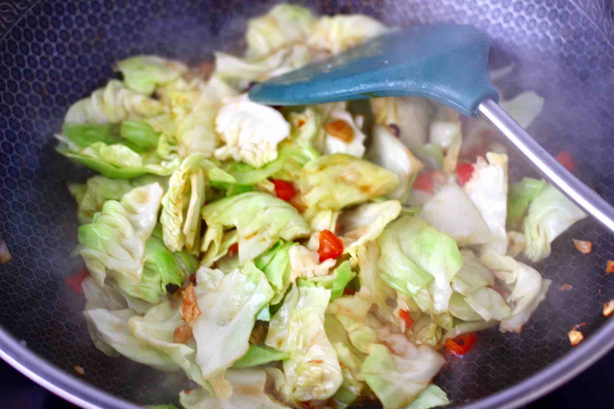 蒜香手撕包菜粉條的做法-家常味炒菜譜-易網(wǎng)健康養(yǎng)生網(wǎng) 蒜香手撕包菜粉條的做法-家常味炒菜譜