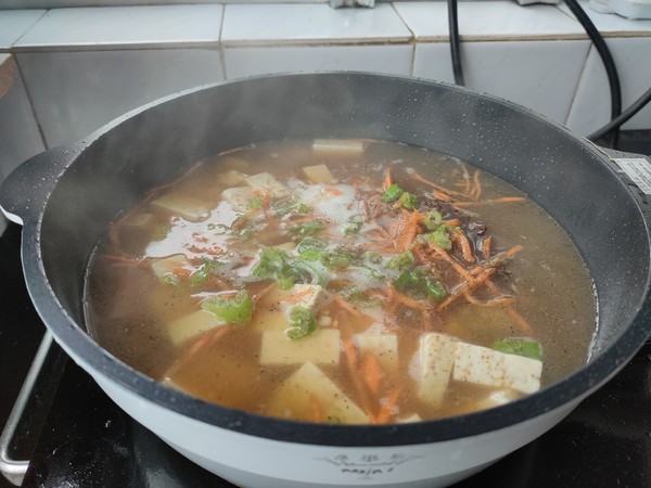 鯽魚(yú)豆腐湯的做法-咸鮮味煮菜譜-易網(wǎng)健康養(yǎng)生網(wǎng) 鯽魚(yú)豆腐湯的做法-咸鮮味煮菜譜