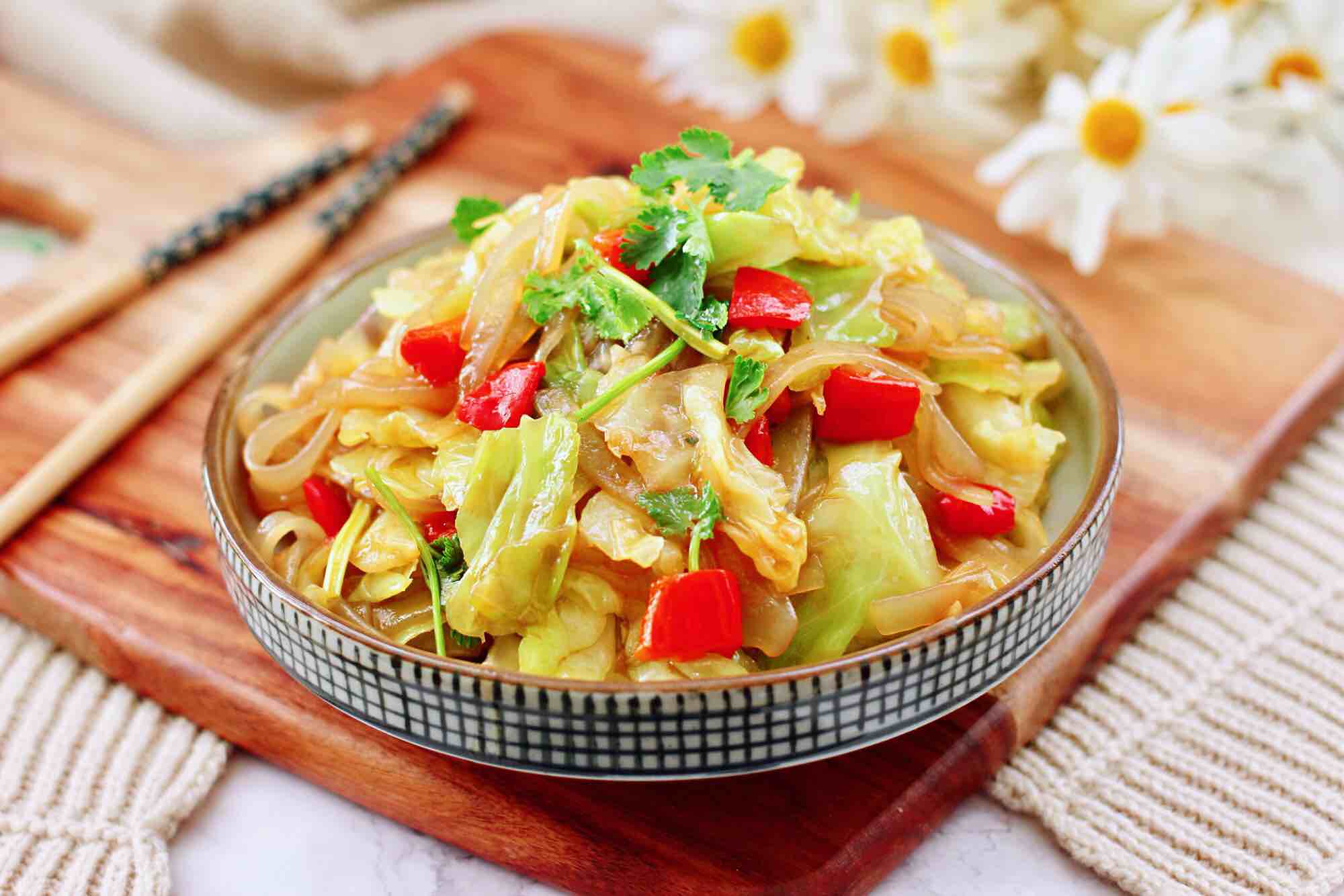 蒜香手撕包菜粉條的做法-家常味炒菜譜-易網(wǎng)健康養(yǎng)生網(wǎng) 蒜香手撕包菜粉條的做法-家常味炒菜譜