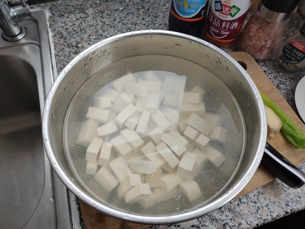 鯽魚(yú)豆腐湯的做法-咸鮮味煮菜譜-易網(wǎng)健康養(yǎng)生網(wǎng) 鯽魚(yú)豆腐湯的做法-咸鮮味煮菜譜