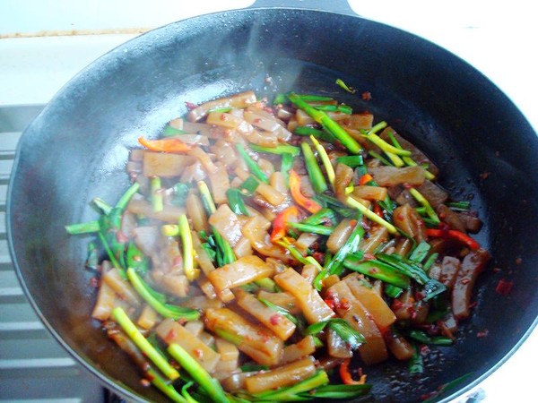 韭菜炒魔芋的做法-香辣味炒菜譜-易網健康養生網 韭菜炒魔芋的做法-香辣味炒菜譜