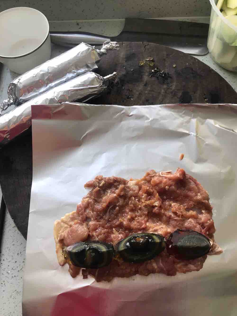 松花雞腿卷的做法-咸鮮味蒸菜譜