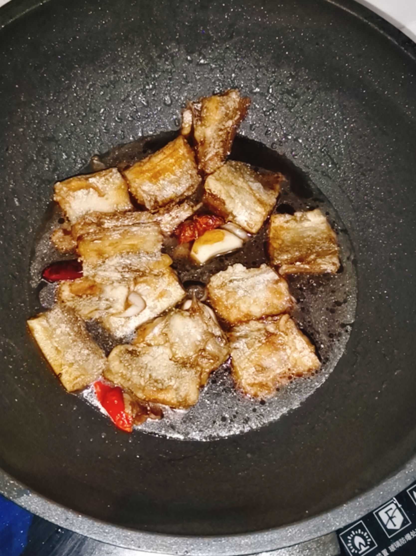 紅燒帶魚的做法-咸鮮味炸菜譜