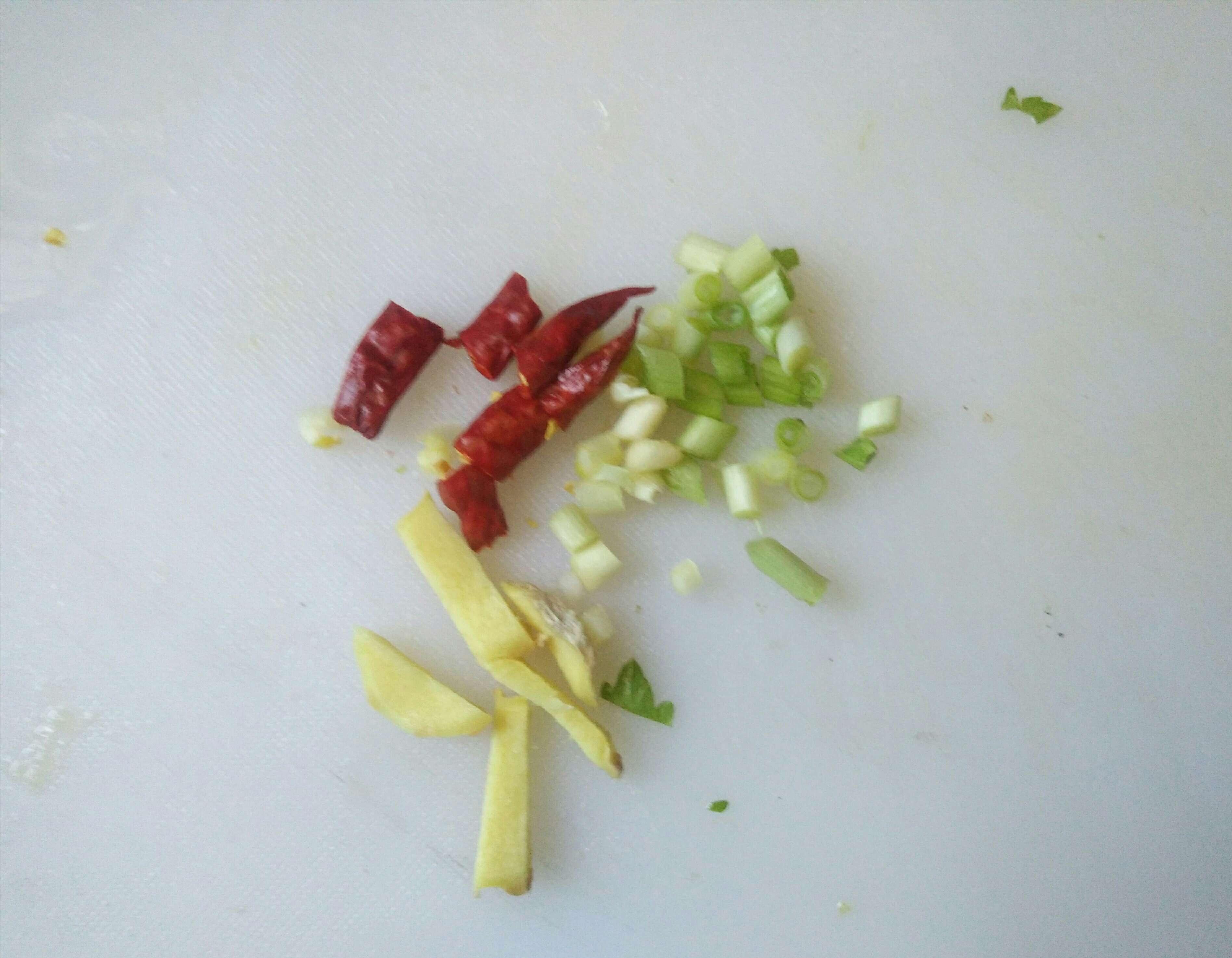 醬燜大黃花的做法-家常味燉菜譜-易網健康養生網 醬燜大黃花的做法-家常味燉菜譜