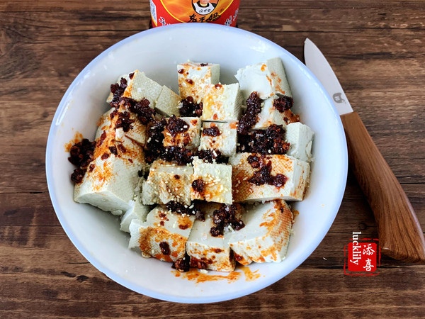 忘不了的味道——老干媽版清蒸臭豆腐的做法-其它口味蒸菜譜-易網健康養生網 忘不了的味道——老干媽版清蒸臭豆腐的做法-其它口味蒸菜譜